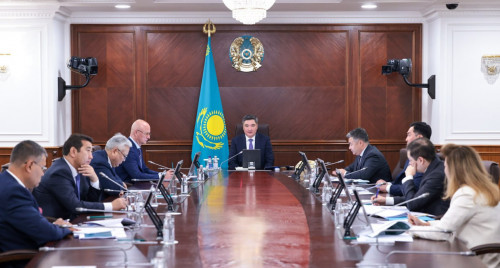 Úkimette ınflıasııany tejeý máselesi talqylandy