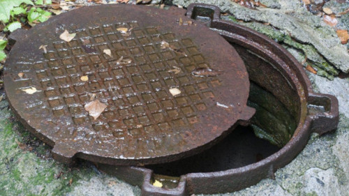 Qaraǵandyda eki jumysshy káriz qudyǵynda ýlanyp qaza tapty