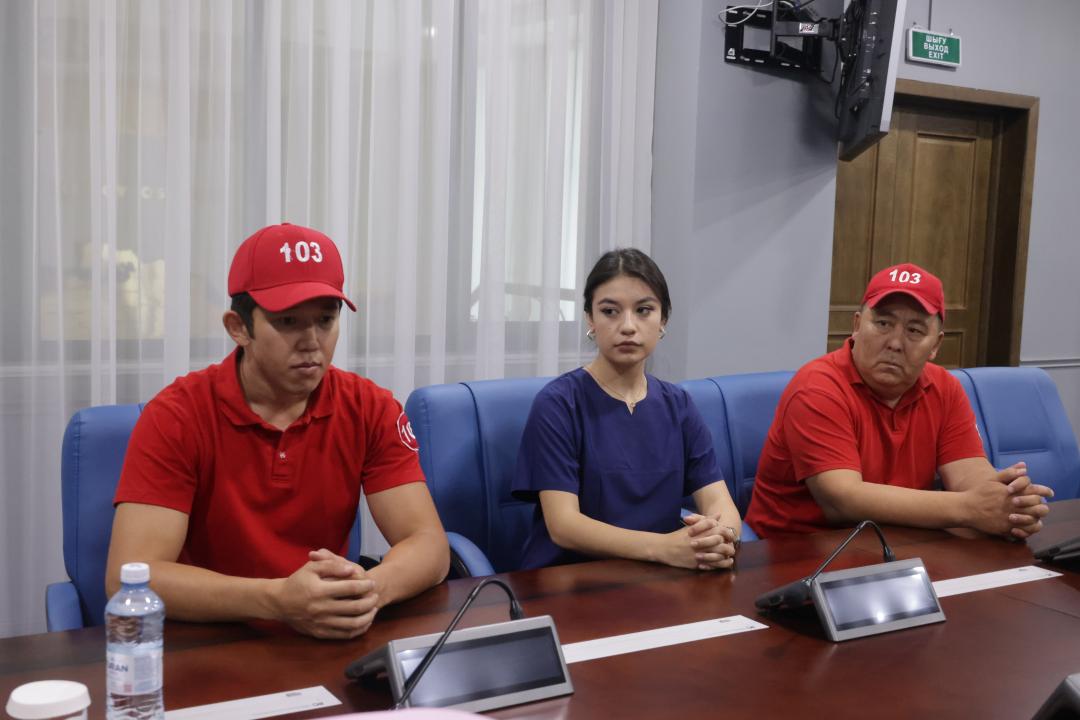 Jetisýda jedel járdem qyzmetkerleri jeti jandy órtten qutqarǵan