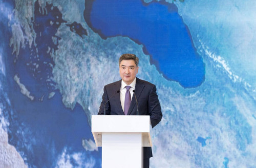 Oljas Bektenov halyqaralyq ekologııalyq konferensııaǵa qatysty