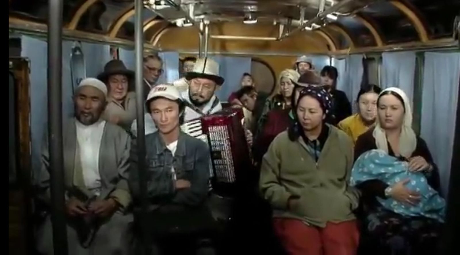 Belgisiz marshrýttyń jolaýshylary