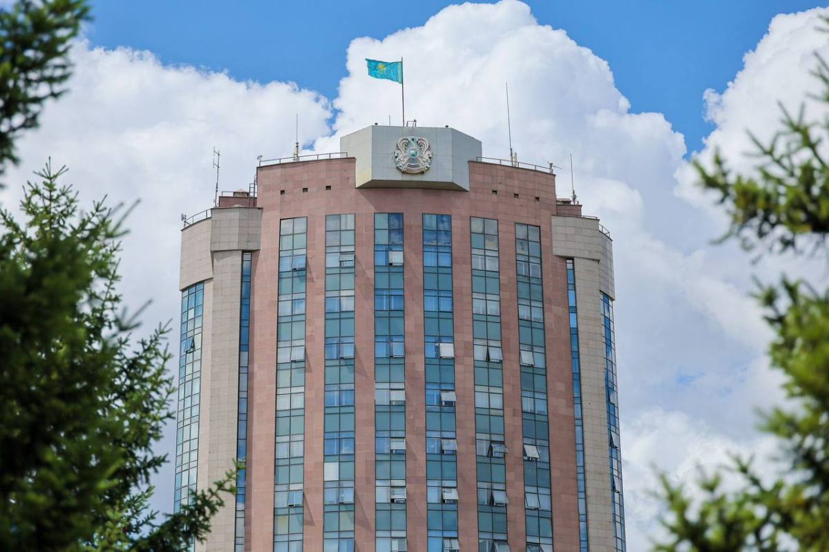 Qaraqshylyq shabýyl jasaǵan kúdiktiler ustaldy