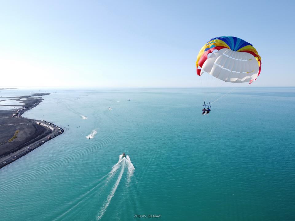 Alakól jaǵasy jańaryp keledi