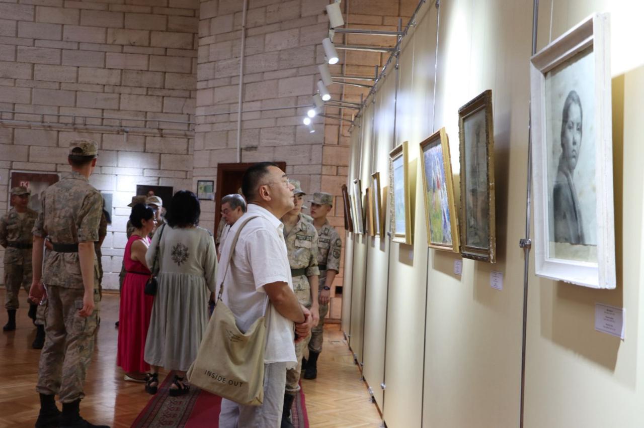 Kenbaev murasyna arnalǵan kórme ashyldy