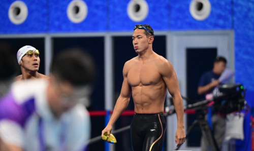 Ádilbek Mýsın júzýden álem chempıonatynda el rekordyn jańartty