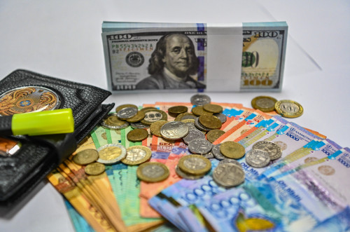 Teńge bir kún ishinde 3,5 teńgege nyǵaıdy