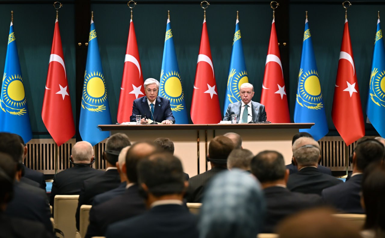 Qasym-Jomart Toqaev pen Rejep Taııp Erdoǵan BAQ ókilderi úshin brıfıng ótkizdi
