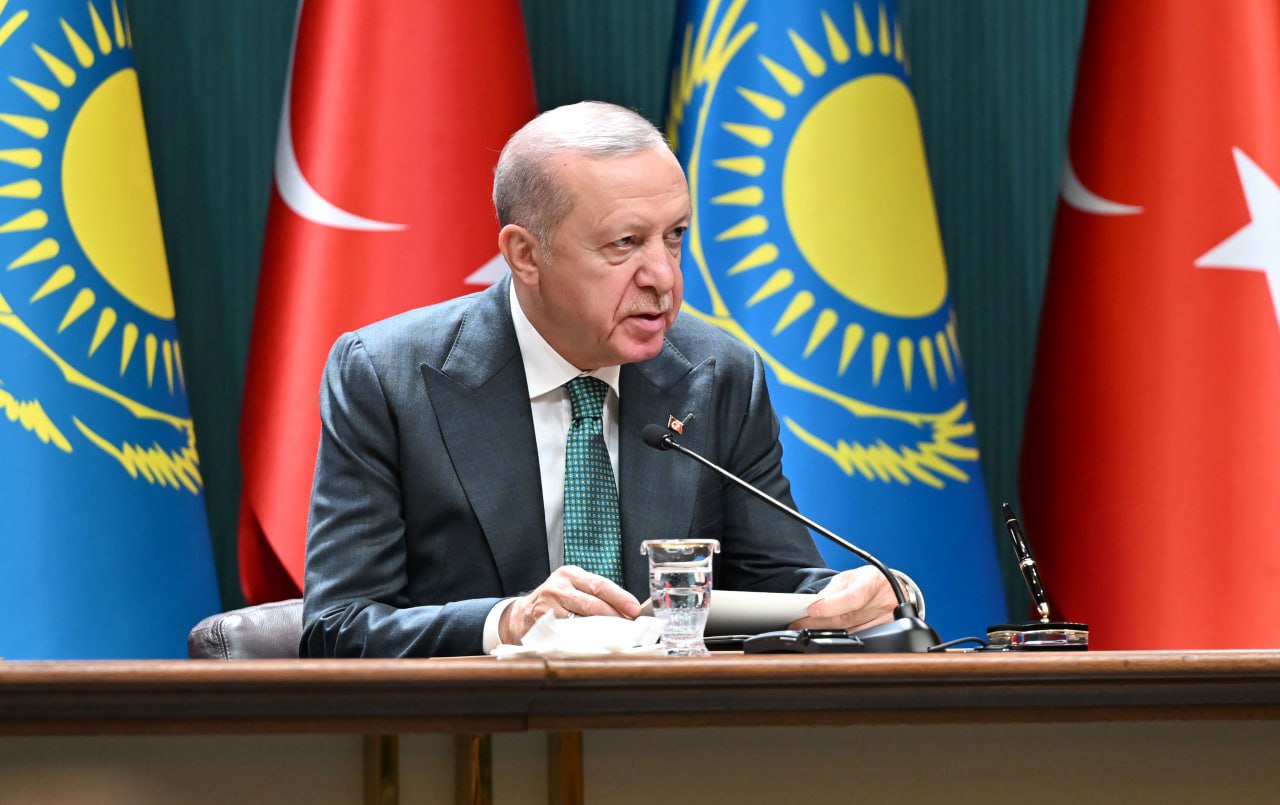 Eki el prezıdentteri álemdegi ózekti máselelerge qatysty pikir almasty