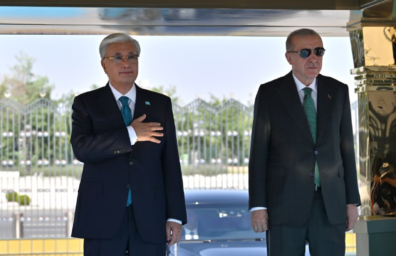 Qasym-Jomart Toqaevty Ankaradaǵy Prezıdent saraıynda saltanatty jaǵdaıda qarsy aldy