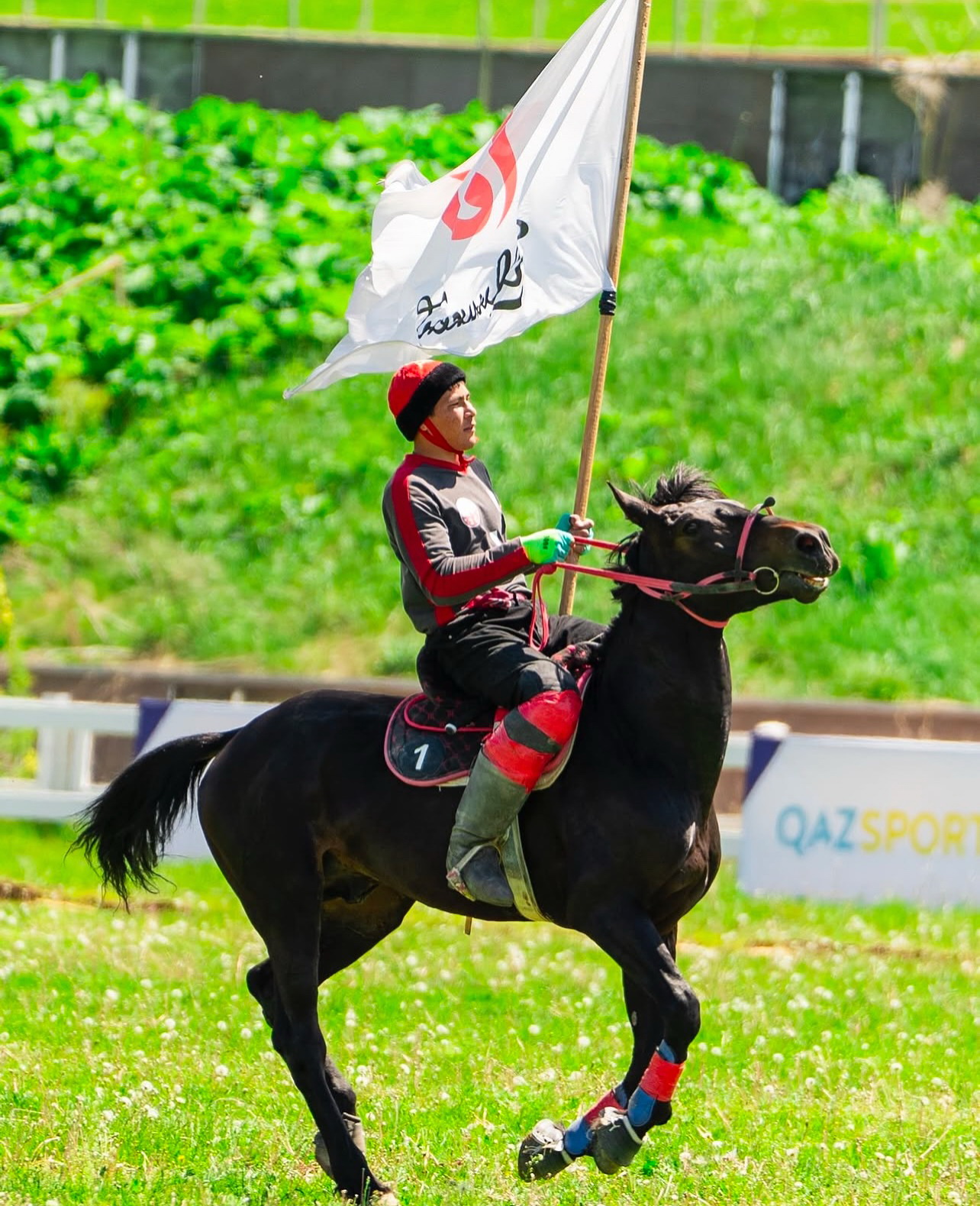 Megapolıs sporty kósh basyna shyqty