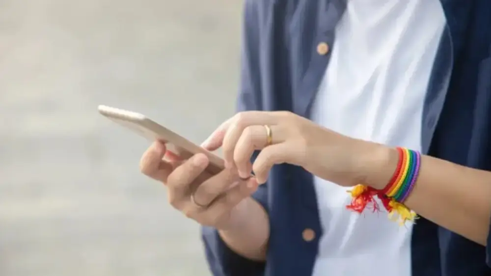 «Psıhoemosıonaldy turaqsyzdyq pen mazasyzdyqtyń urpaǵy»: LGBT nasıhaty balalarǵa qalaı áser etedi