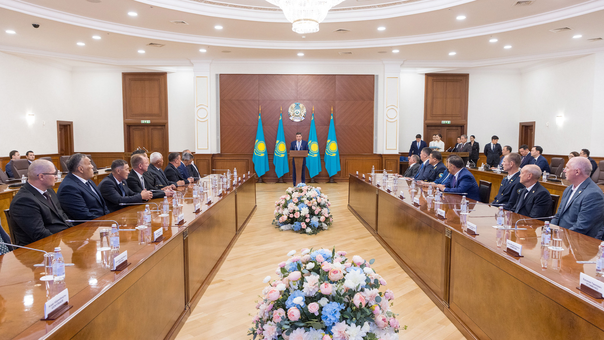 Sala qyzmetkerleri marapattaldy