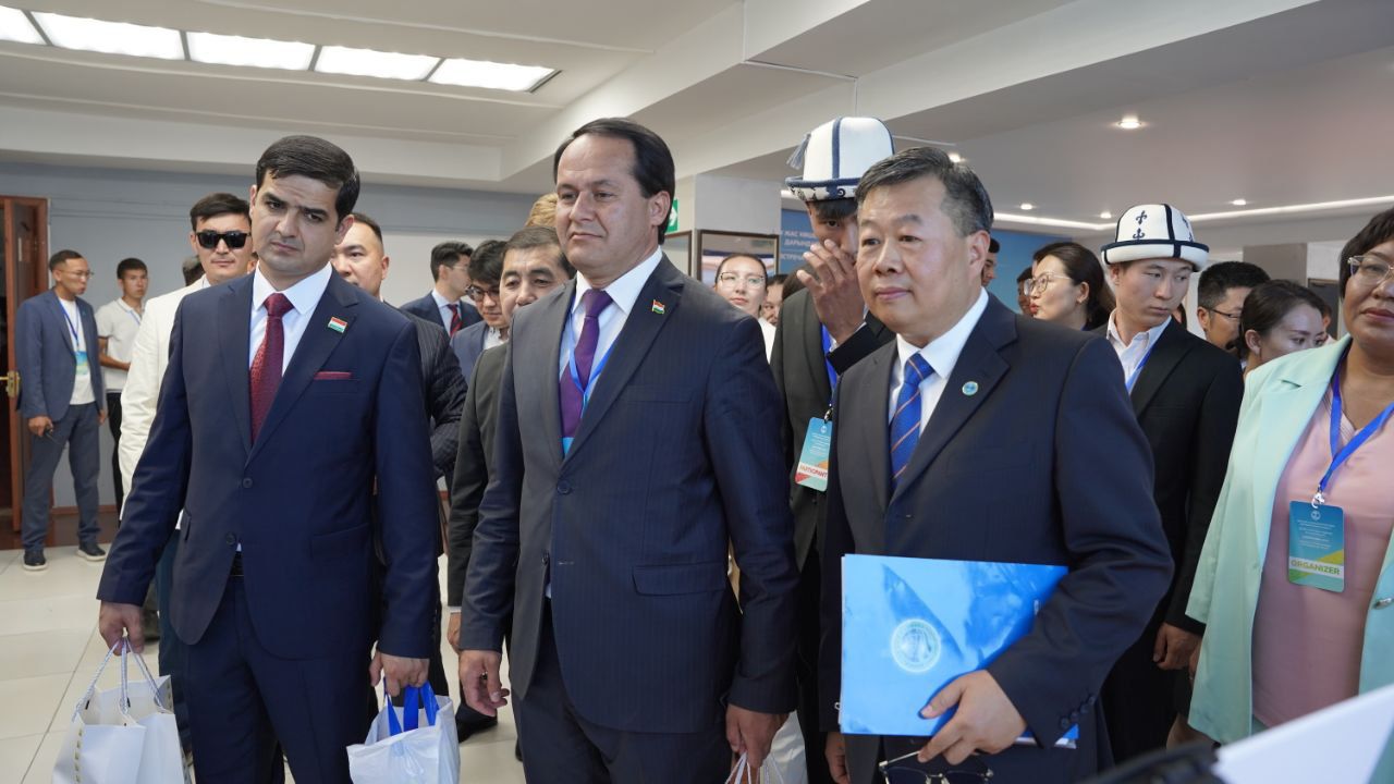 Mádenıet jáne aqparat mınıstrligi