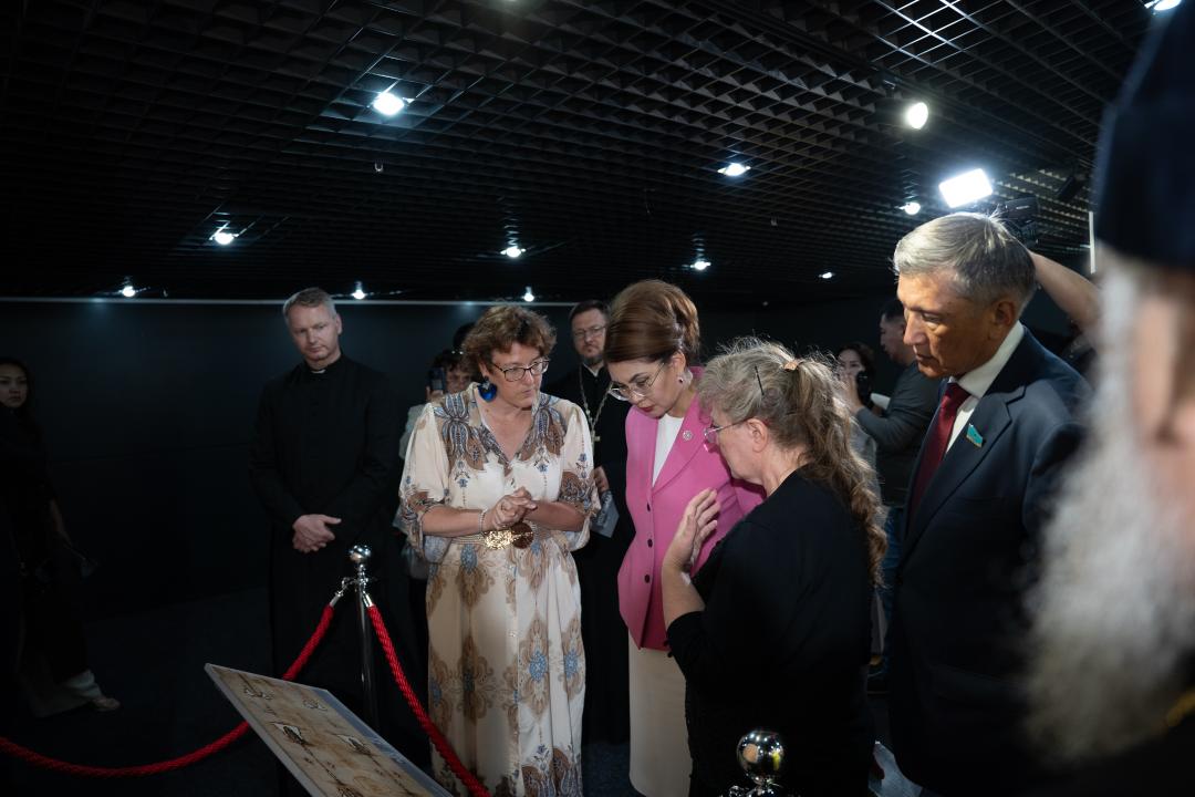 Álemniń rýhanı murasy: Beıbitshilik jáne kelisim saraıynda eki biregeı kórme ashyldy