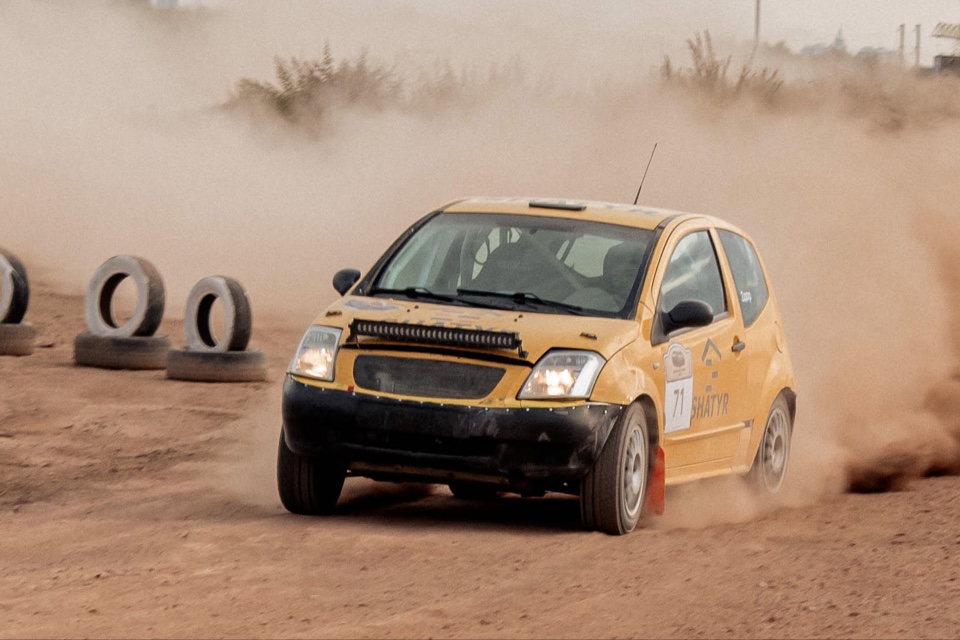 Astanada avtojarys bastaldy