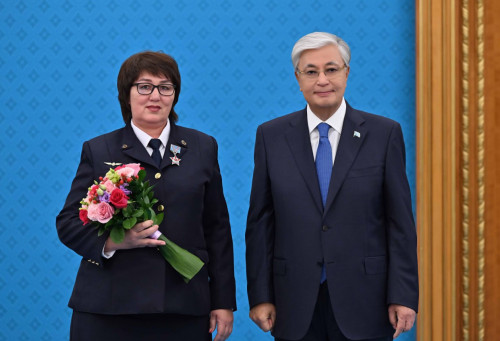 Prezıdent kólik salasynyń qyzmetkerlerin memlekettik nagradamen marapattady