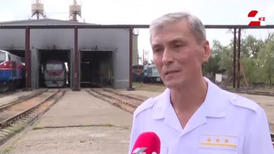 Pavlodarlyq mashınıst 35 jyldyq tájirıbesin jastarǵa úıretip júr