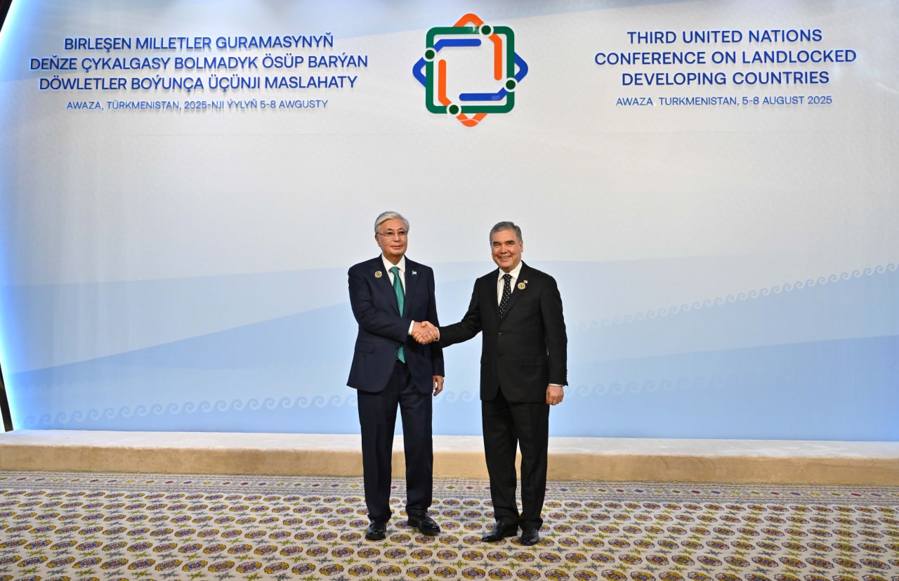 Qasym-Jomart Toqaev «Avaza» kongress ortalyǵyna bardy