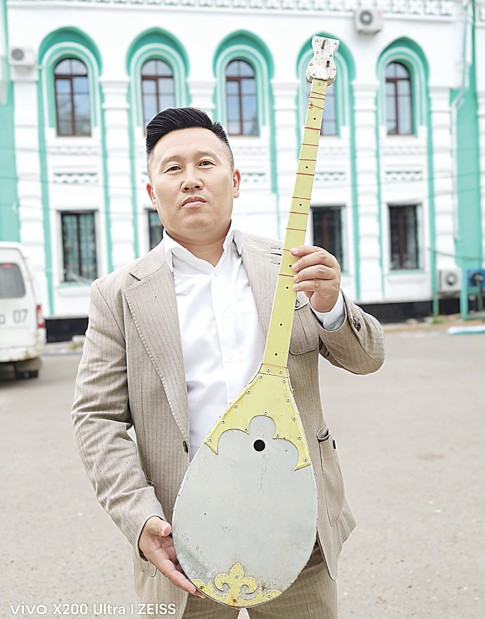 Qoqystan tabylǵan temir dombyra