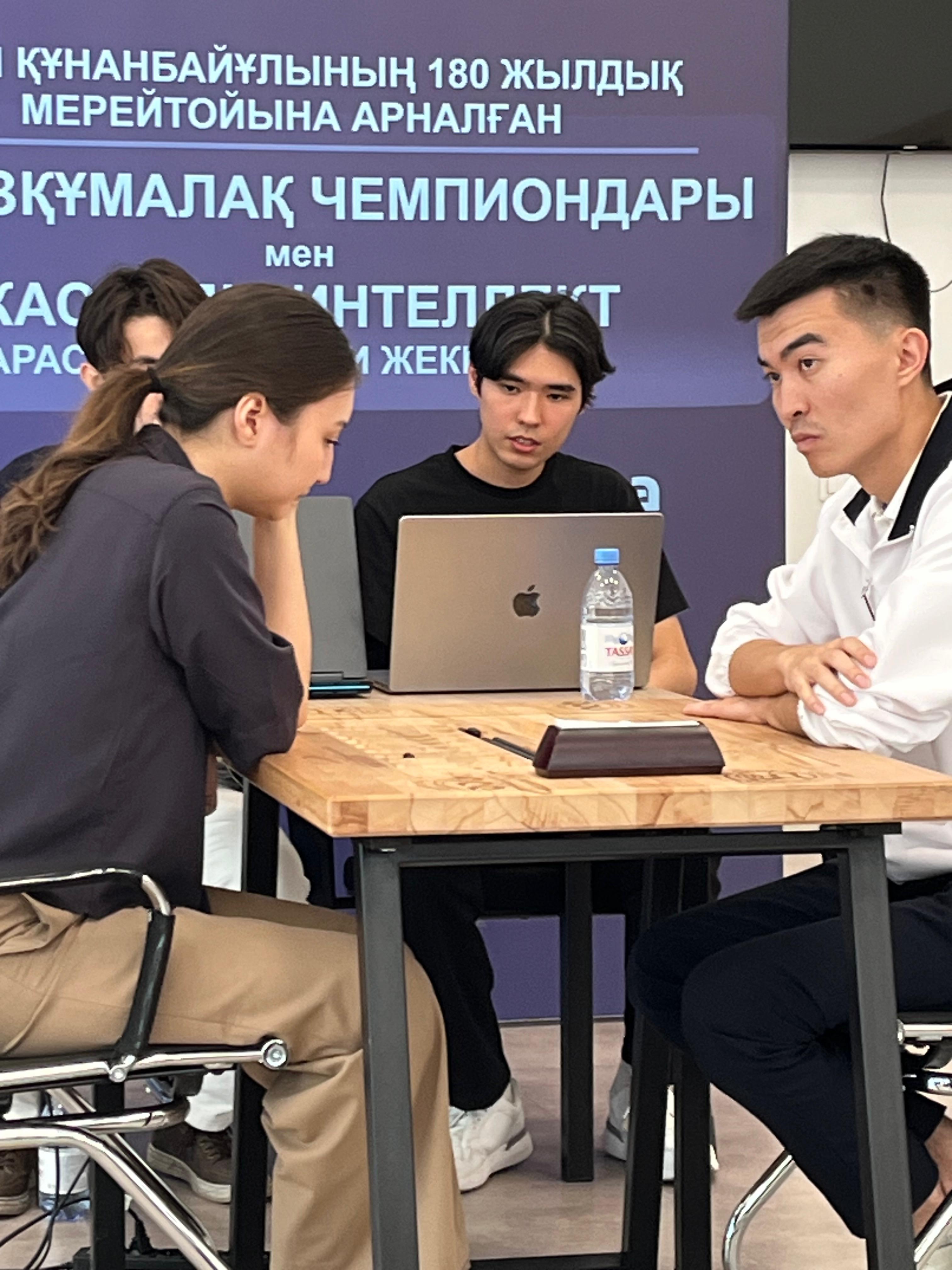 Toǵyzqumalaq: chempıondar men jasandy ıntellekt arasyndaǵy tarıhı jekpe-jek ótti