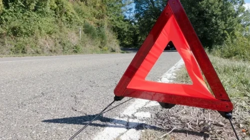 Almatyda qoǵamdyq avtobýs áıeldi qaǵyp ketken