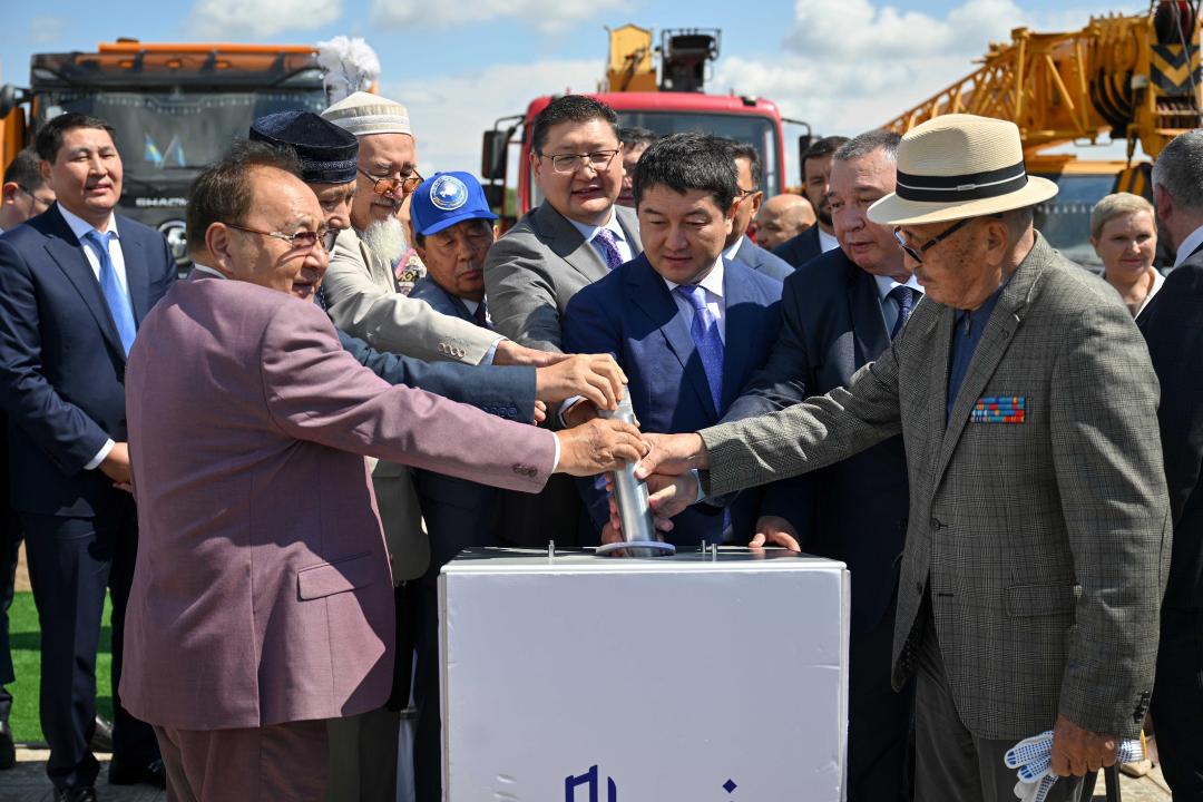 Semeıde Mańǵystaý oblysy Dostyq úıiniń qurylysyn bastady