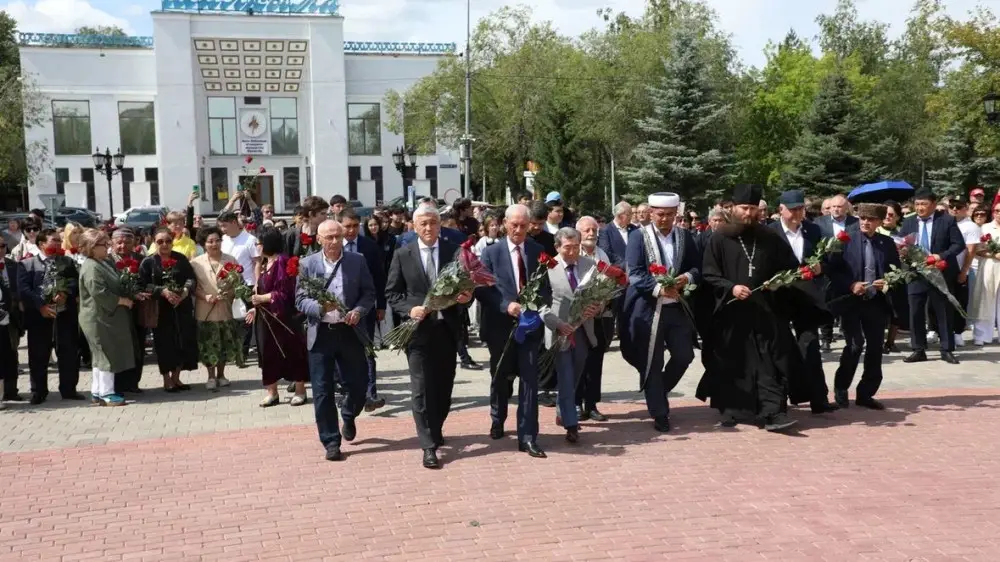 Qaraǵandyda Abaıdyń 180 jyldyǵyna oraı 300-ge jýyq is-shara ótti