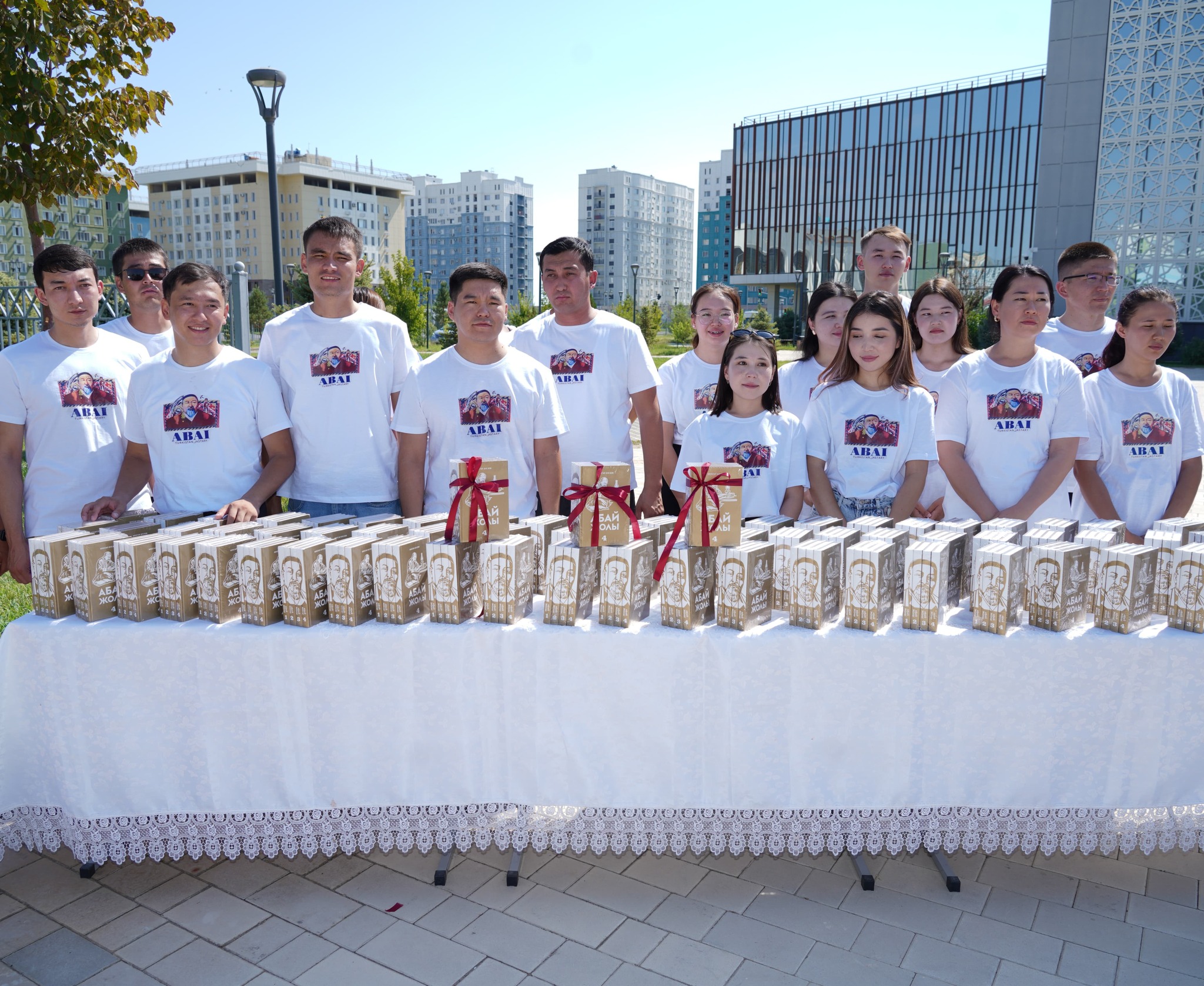 Túrkistanda jastarǵa «Abaı joly» romany tartý etildi