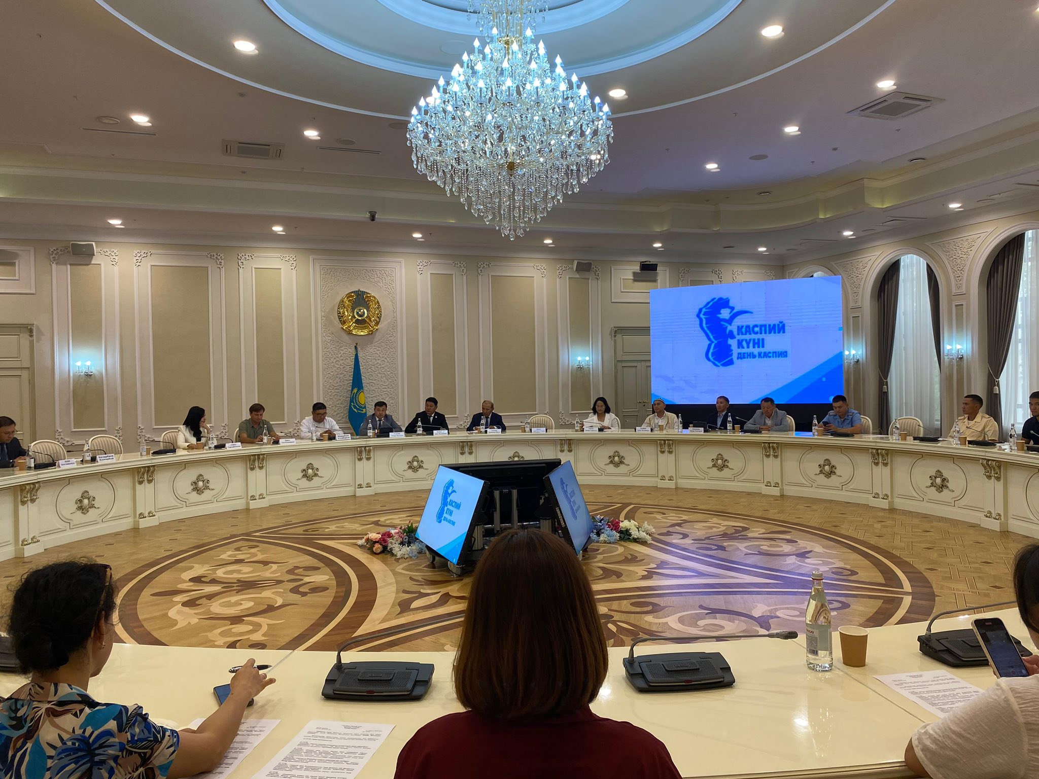 Aqtaýda klımattyq ózgeristerdiń Kaspıı ekojúıesine yqpaly talqylandy