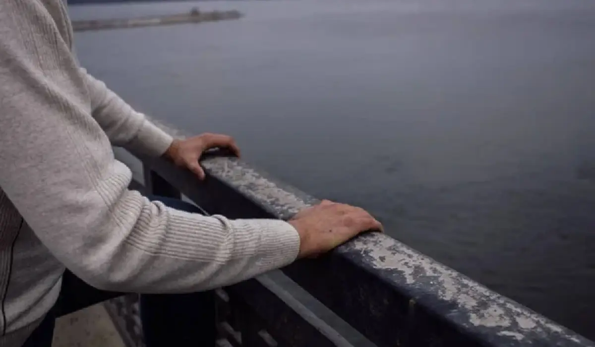 Atyraýda 41 jastaǵy er adam kópirden sekirýge oqtalǵan