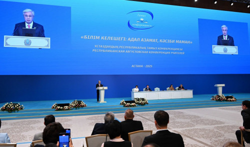 Memleket basshysy ustazdardyń Tamyz konferensııasyna qatysty