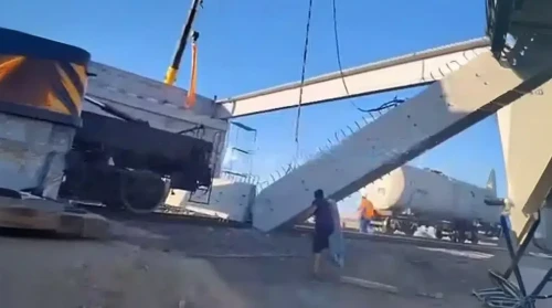 Saıaq stansııasynda balka synyp, jumysshylardyń ústine qulaǵan