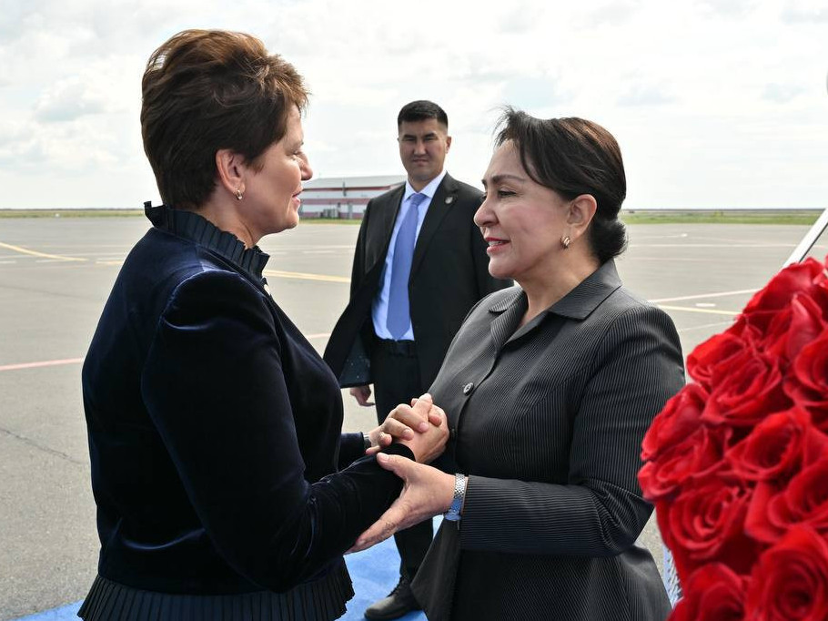 О́zbekstan Senatynyń tóraǵasy resmı saparmen elimizge keldi