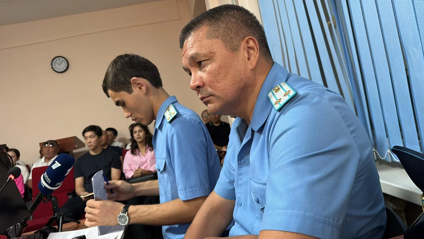 Prokýror Berdenovke qastandyq jasaǵan aıyptalýshyǵa 11 jyl jaza surady