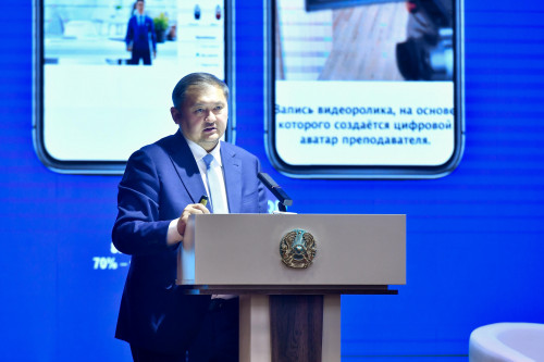 Saıasat Nurbek Almaty turǵyndarymen kezdesti