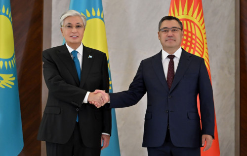 Qasym-Jomart Toqaev pen Sadyr Japarov kelissóz júrgizdi