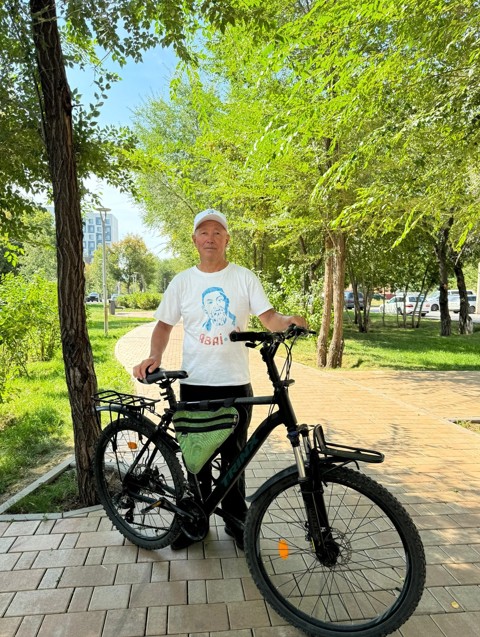 Abaı eline velosıpedpen saıahattady