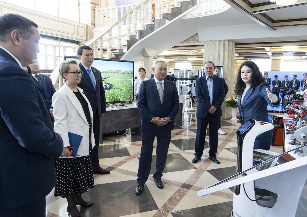 Jetisý óńirinde bilim sapasy artyp keledi