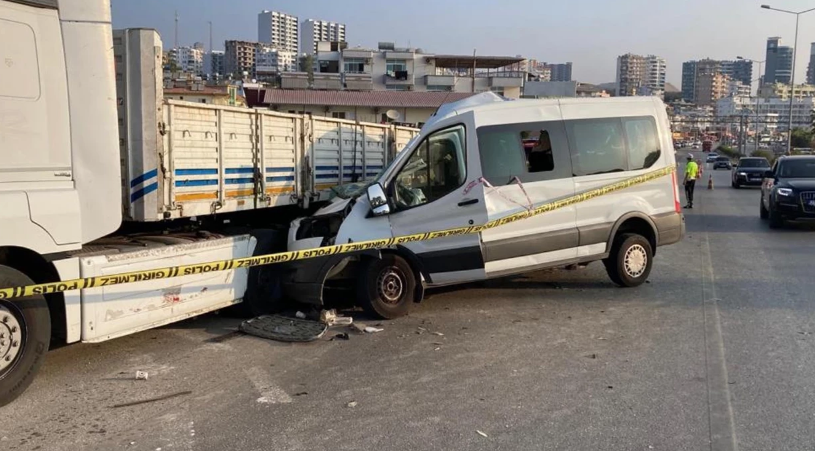 Túrkııada oqýshylar mingen avtobýs apatqa ushyrady