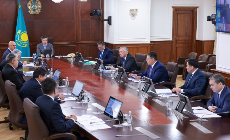 Úkimette aldaǵy úsh jyldyq bıýdjettiń jobasy qaraldy