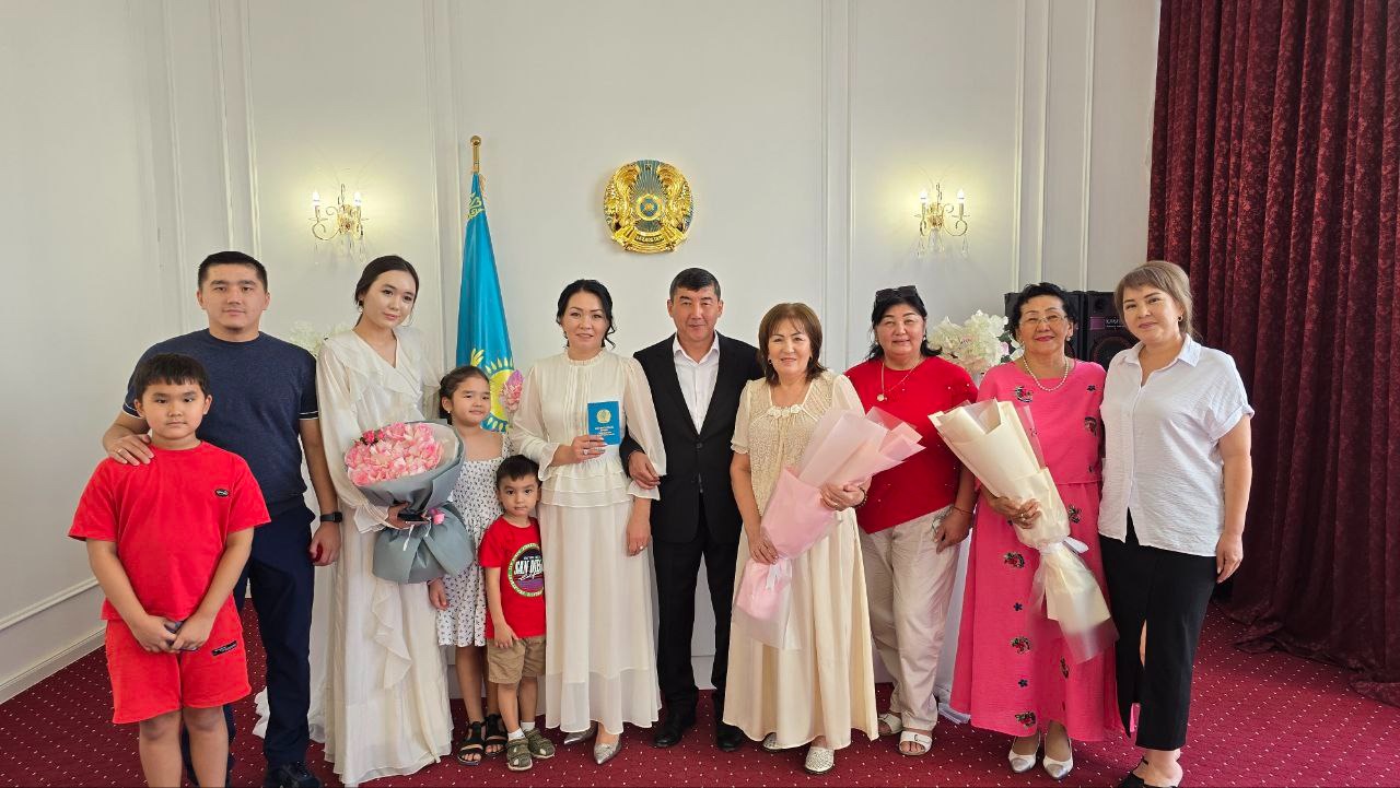 Shymkentte injý toı ıelerine jańa neke kýáligi berildi