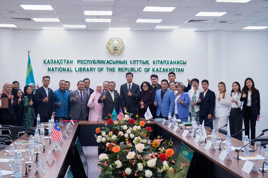 Memorandýmǵa qol qoıdy