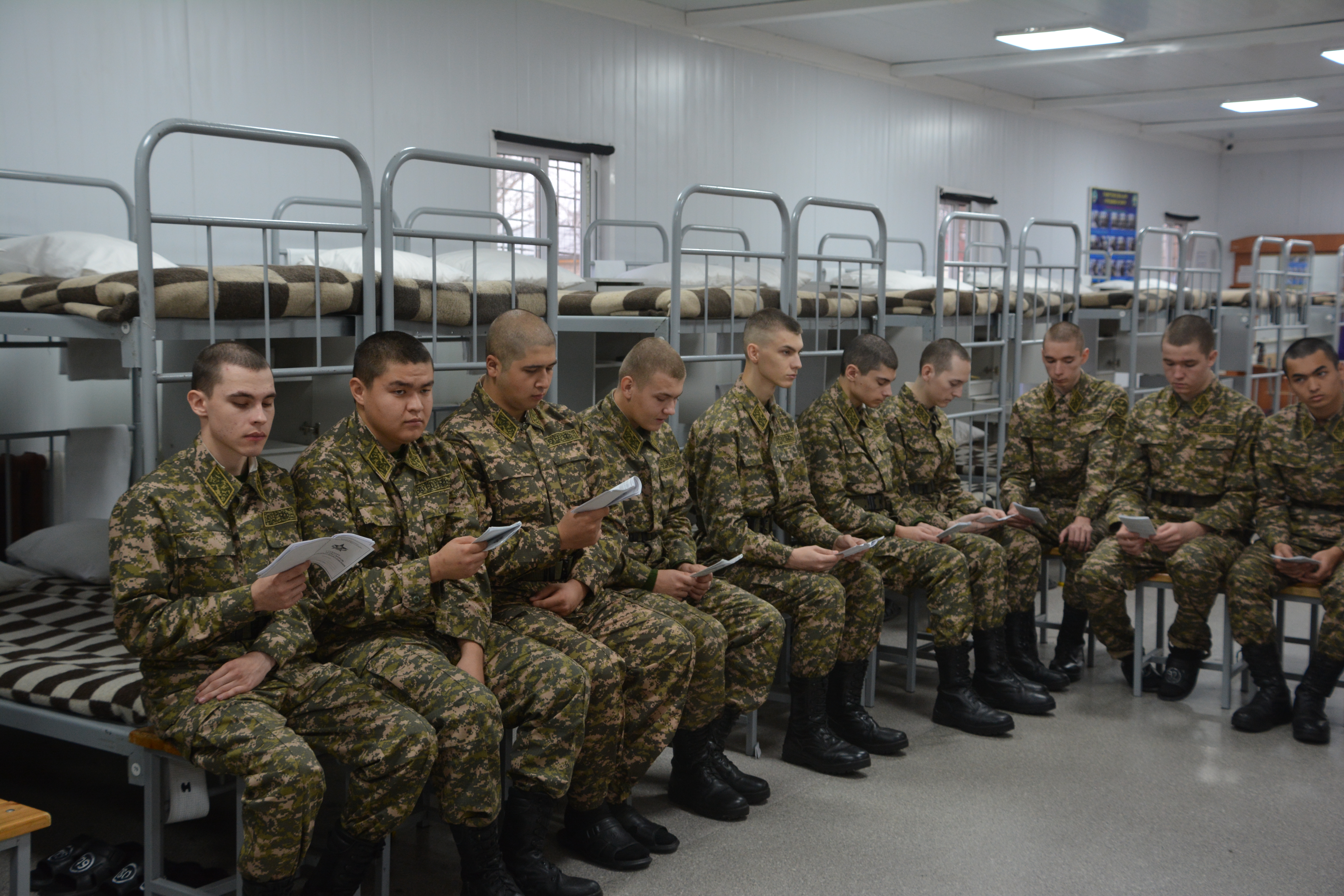 Shyǵysta kúzgi áskerge shaqyrý naýqany bastaldy