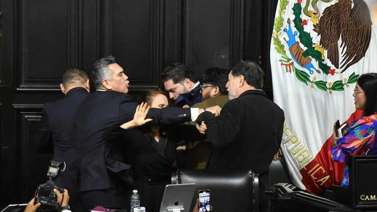 Meksıkada Senat otyrysynda tóbeles bolǵan