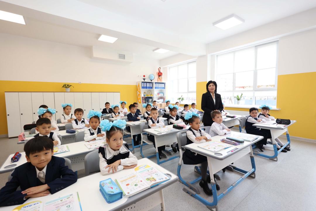 20 myń búldirshin mektep tabaldyryǵyn attaıdy