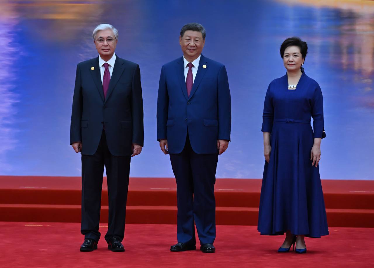 Qasym-Jomart Toqaev Tıanszın qalasyndaǵy Meıszıan konferensııa ortalyǵyna keldi