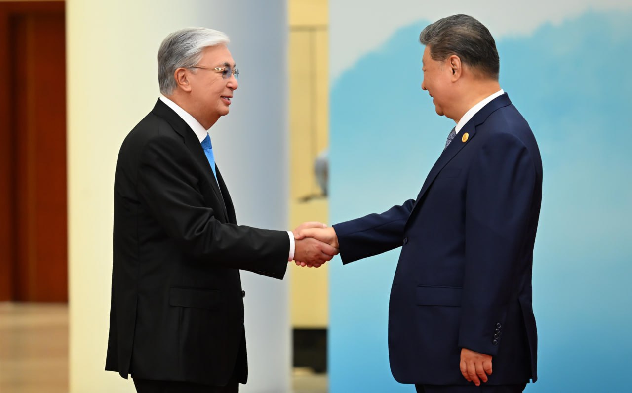 Tıanszındegi ShYU sammıtinde 20 qujatqa qol qoıyldy