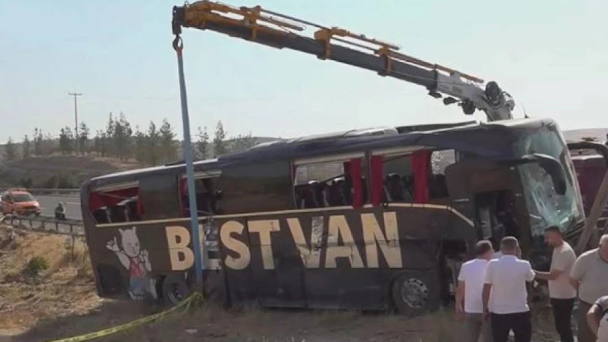 Túrkııada jolaýshylar avtobýsy apatqa ushyrady