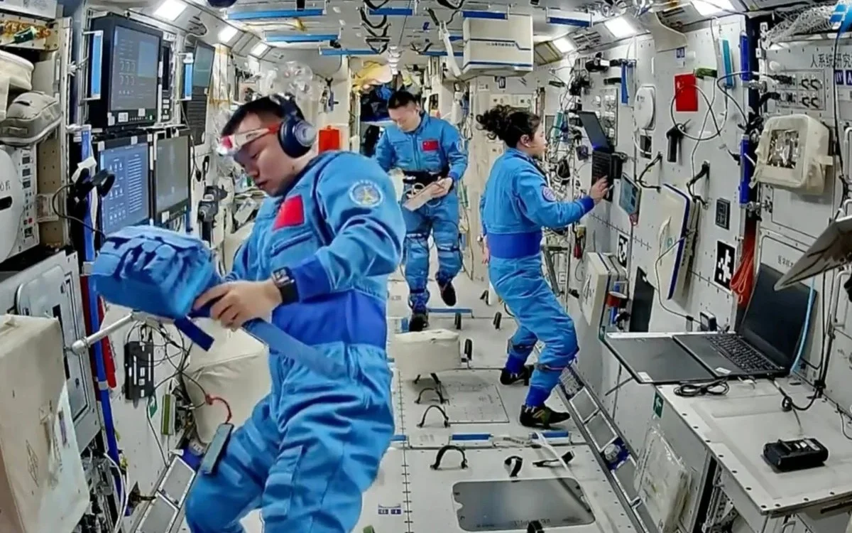 Qytaı ǵalymdary ǵaryshqa arnalǵan kir jýǵysh mashına jasap shyǵardy