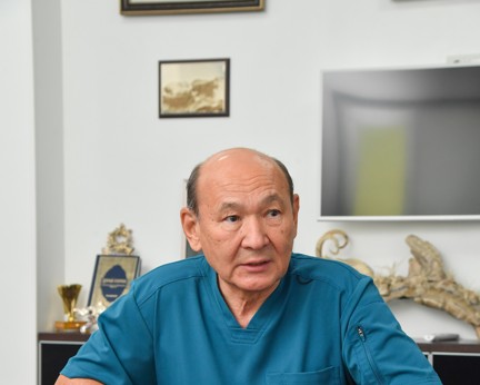 Serik AQShOLAQOV: Neırohırýrgııanyń ınnovasııalyq órisi keńeıip keledi